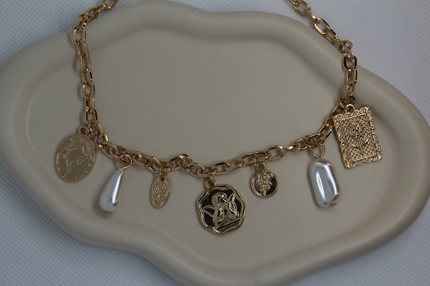 שרשרת תליונים אפרודיטה